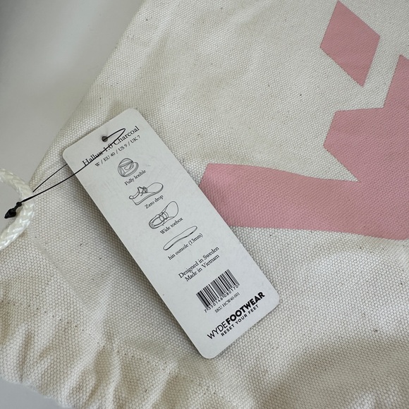 Wydefootware • Hallux 1.0 in charcoal Barefoot Minimalist wide toe shoe - Picture 7 of 8